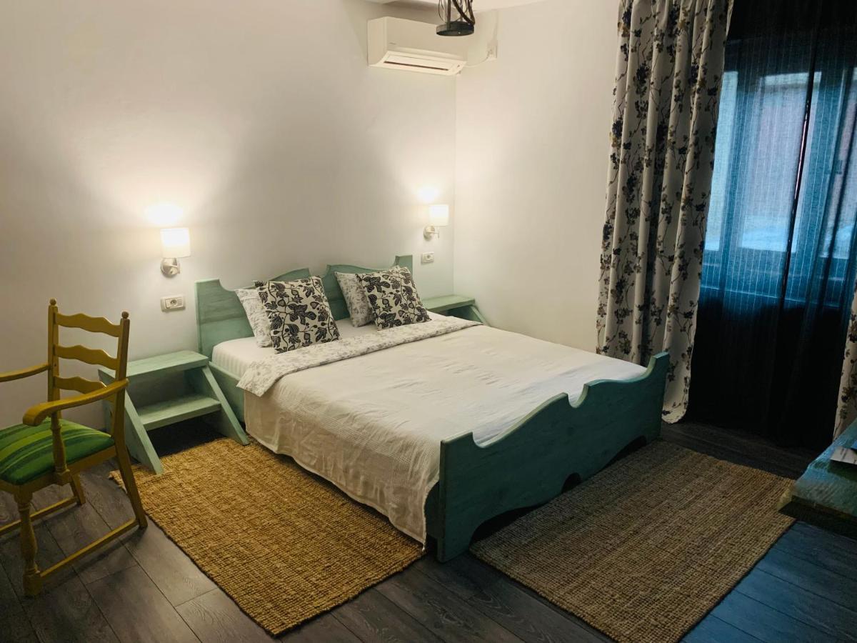 Casa "La Moara Din Gradina" Hotel Eftimie Murgu ภายนอก รูปภาพ