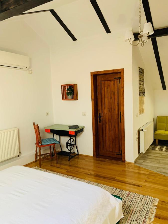 Casa "La Moara Din Gradina" Hotel Eftimie Murgu ภายนอก รูปภาพ