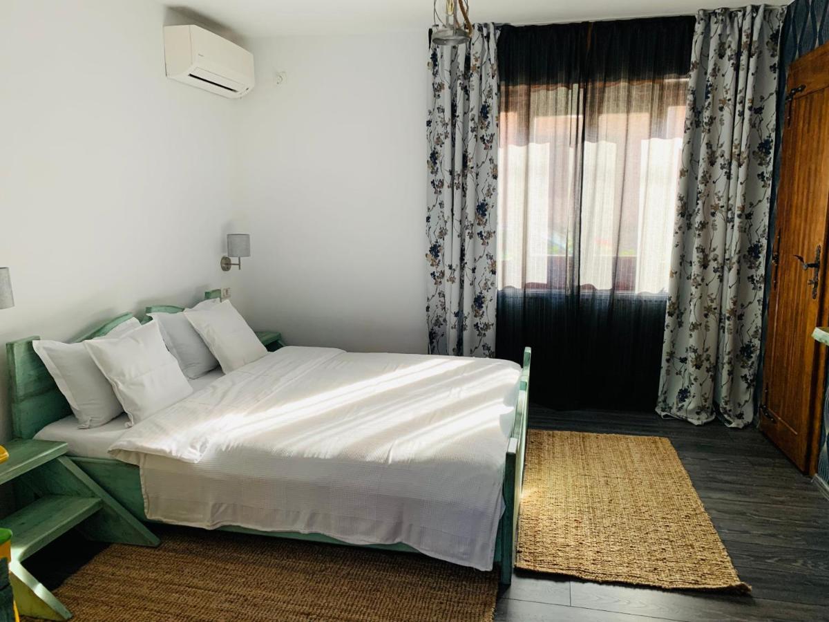 Casa "La Moara Din Gradina" Hotel Eftimie Murgu ภายนอก รูปภาพ