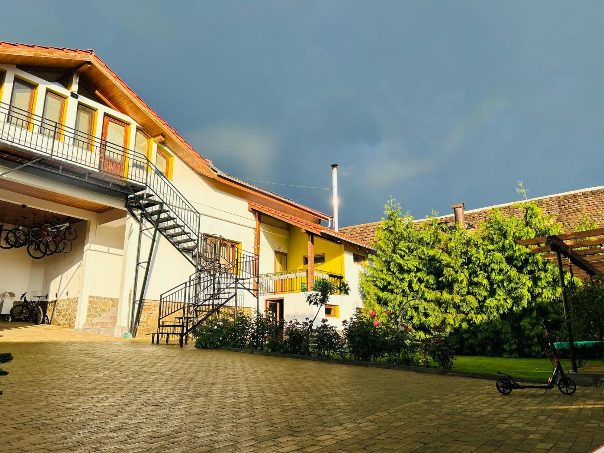 Casa "La Moara Din Gradina" Hotel Eftimie Murgu ภายนอก รูปภาพ