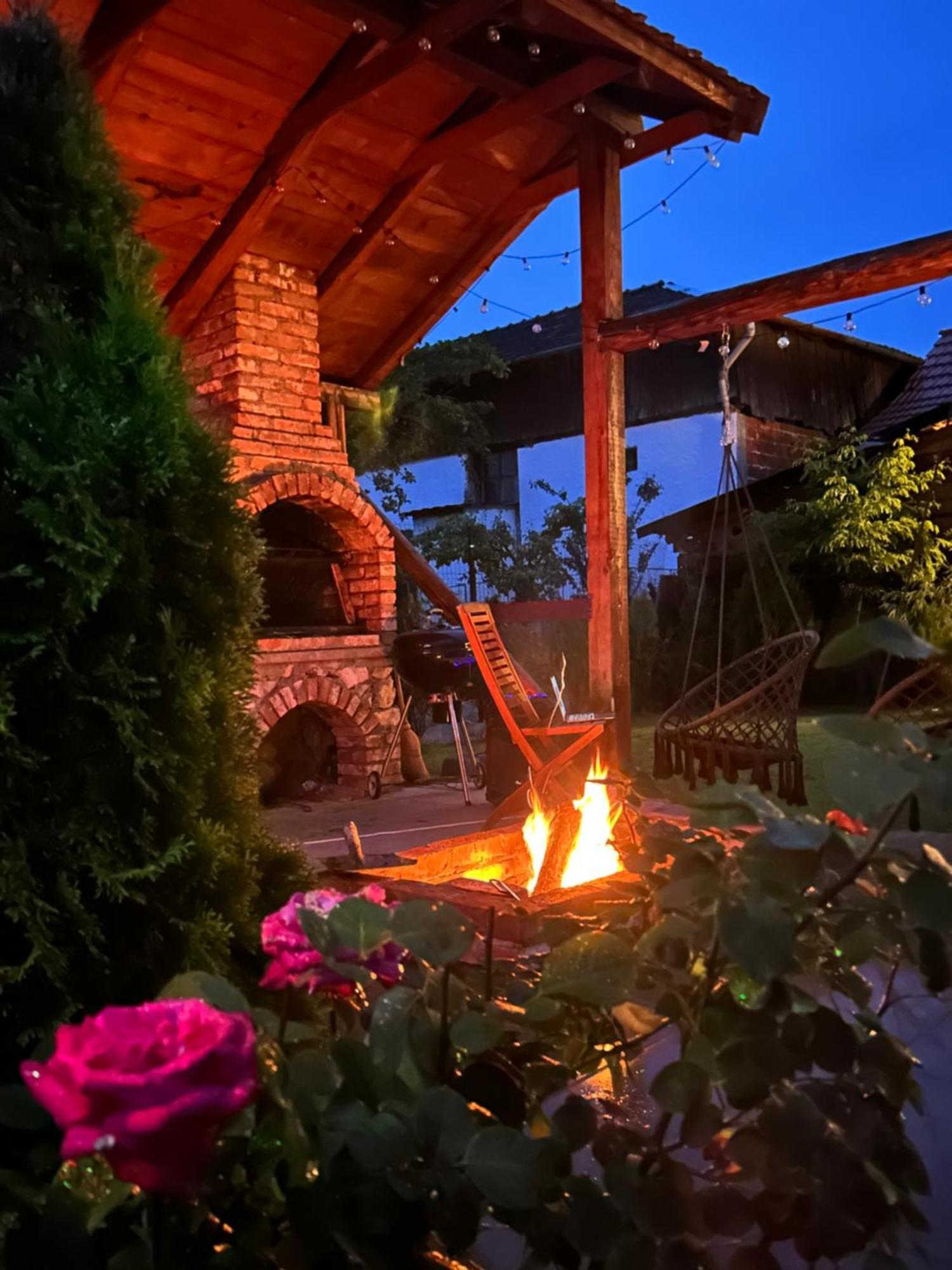 Casa "La Moara Din Gradina" Hotel Eftimie Murgu ภายนอก รูปภาพ