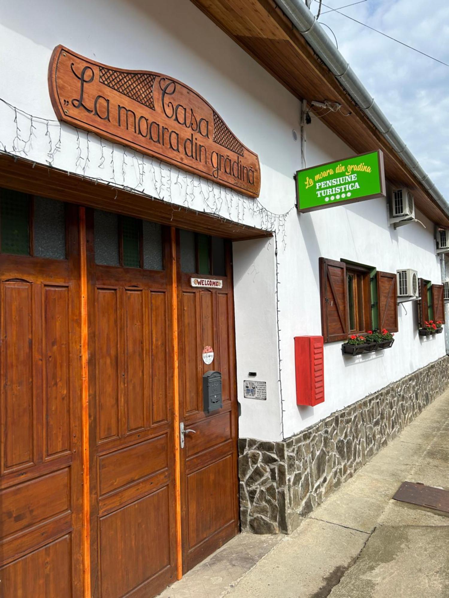 Casa "La Moara Din Gradina" Hotel Eftimie Murgu ภายนอก รูปภาพ