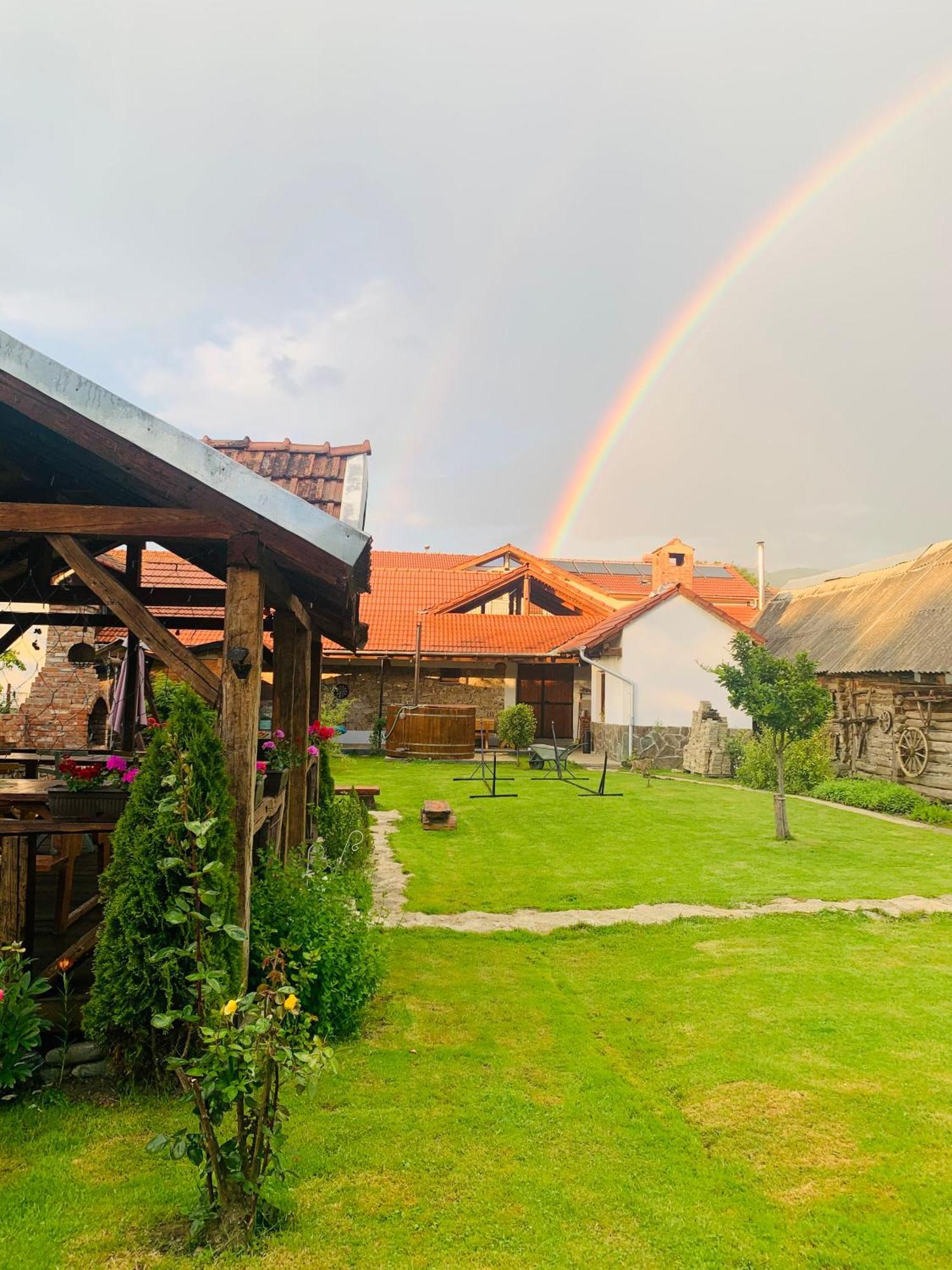 Casa "La Moara Din Gradina" Hotel Eftimie Murgu ภายนอก รูปภาพ