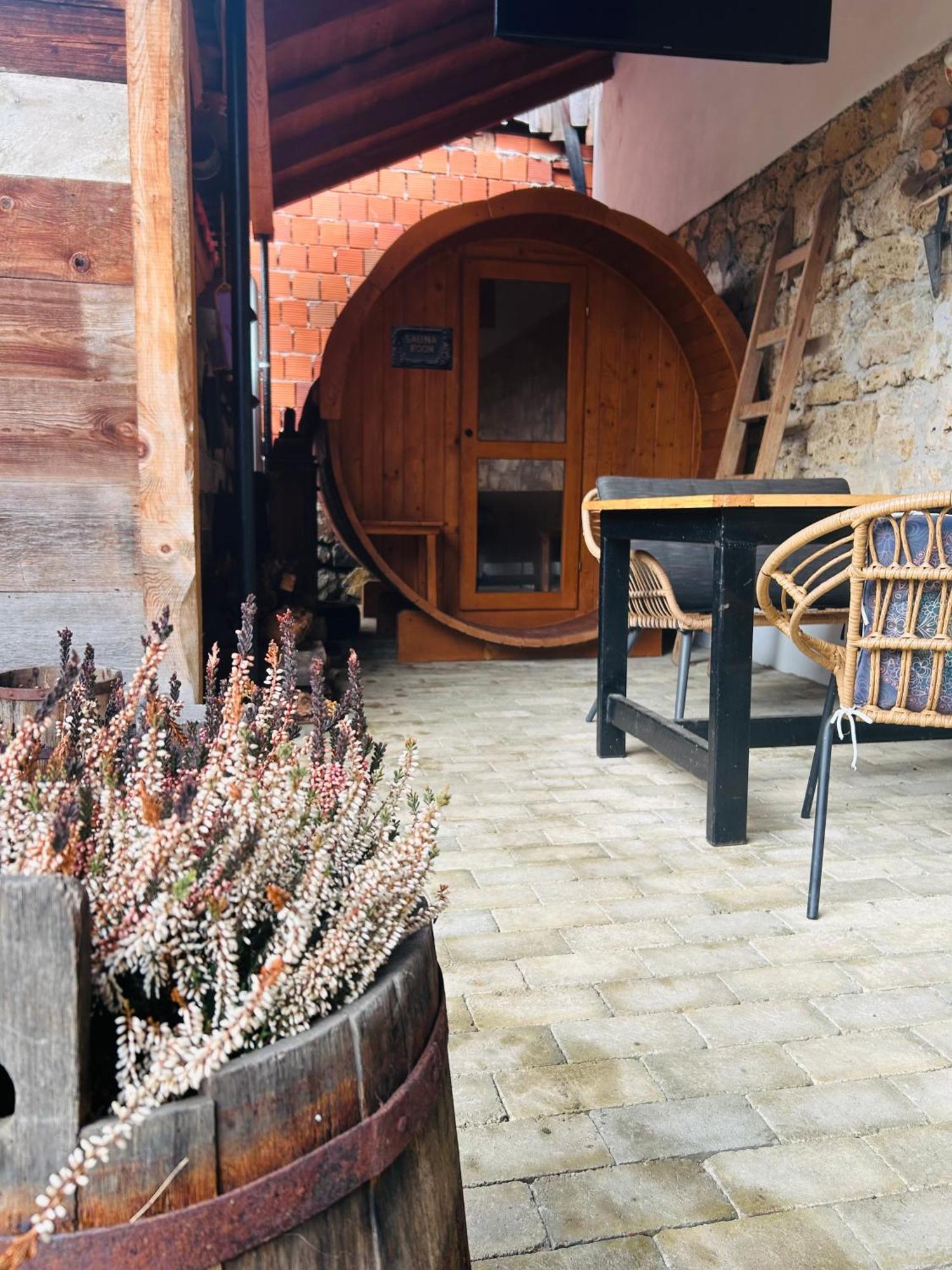 Casa "La Moara Din Gradina" Hotel Eftimie Murgu ภายนอก รูปภาพ